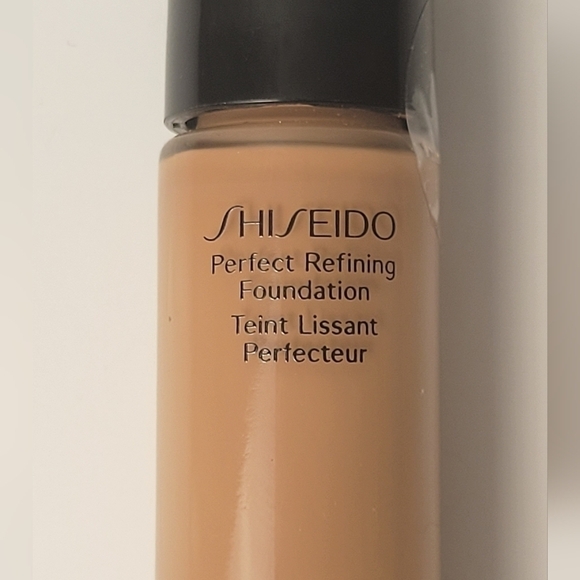SHISEIDO radiant lifting foundation B60 .62oz - Picture 3 of 3